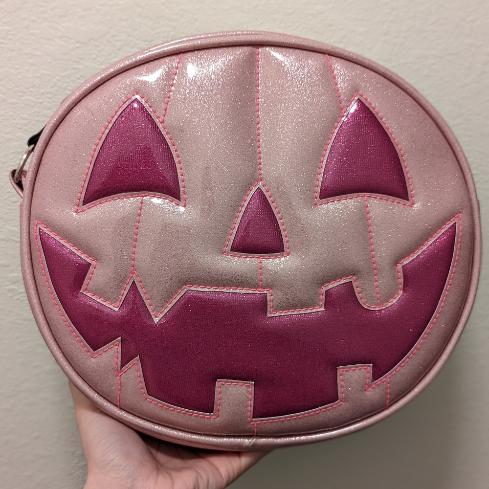 (Trade) Love Pain and Stitches